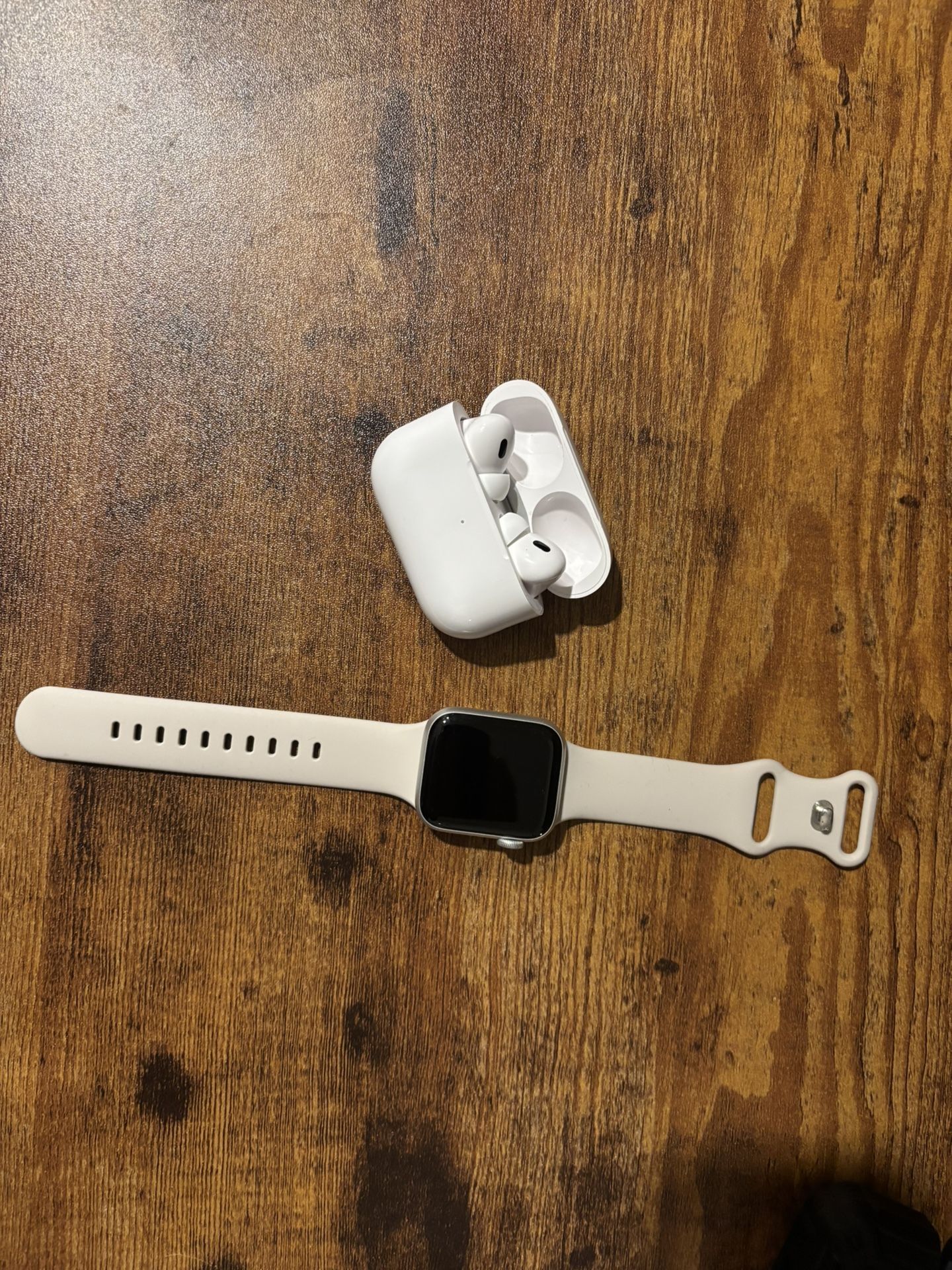 Apple Watch SE + AirPod Pro 2s