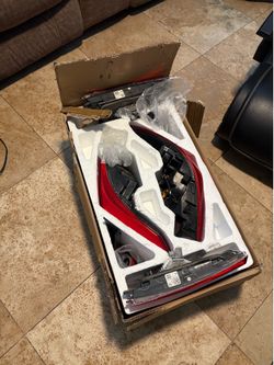 HONDA ACCORD 10TH GEN TAIL LIGHTS