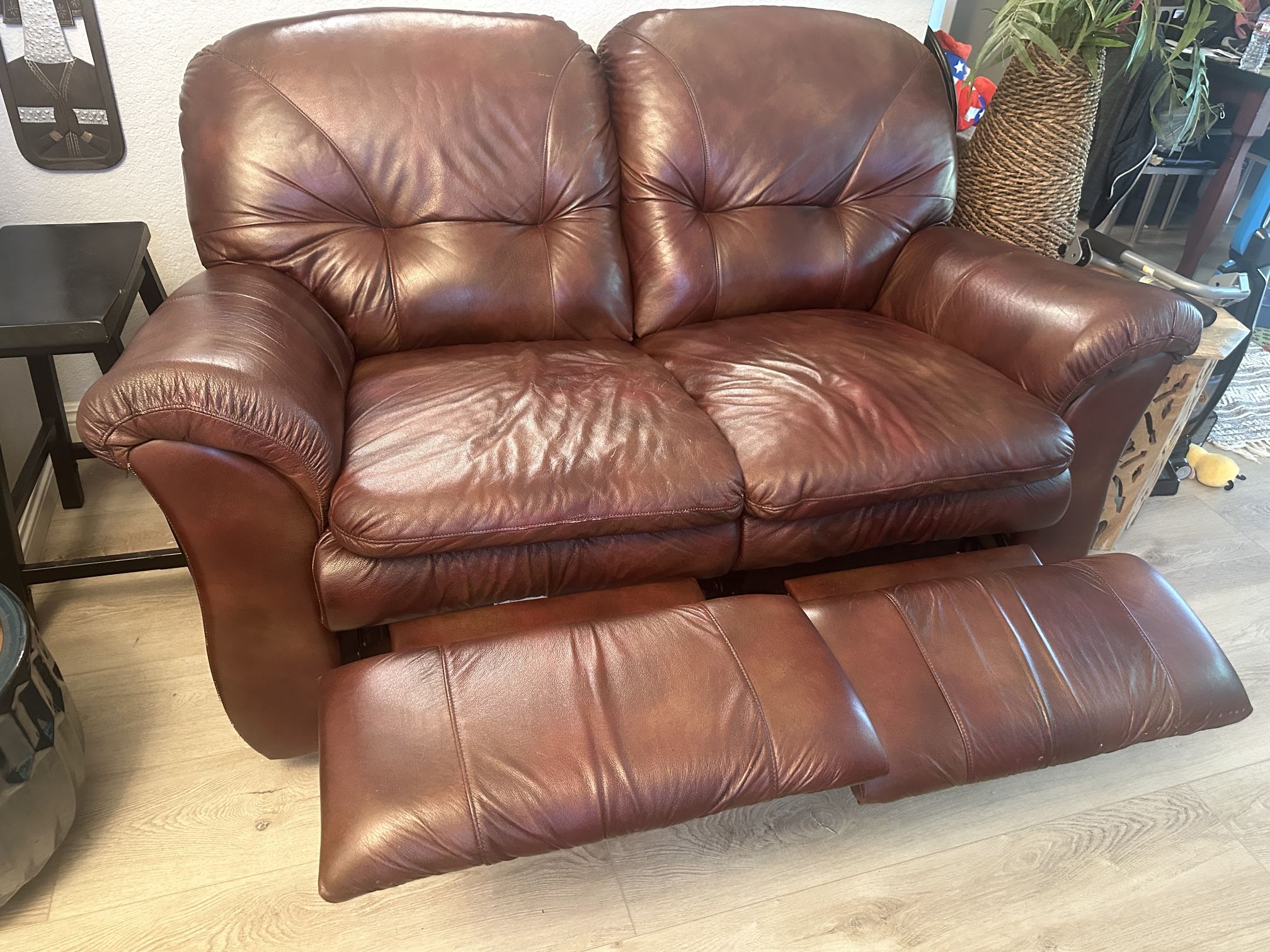 La Z Boy Loveseat Recliner (manual, not electric)
