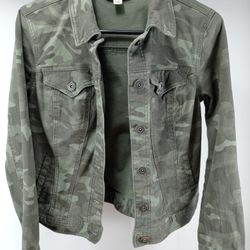 Style Co. Women Size XS Camo Jean Denim Jacket. Great condition awesome camo design. Pit to Pit/Chest 17.5" inches (25" inches Total) Shirt Length 21"