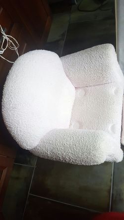 Children's light pink recliner with stool