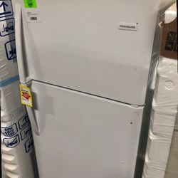 Frigidaire Top Freezer Refrigerator 💲💲💲