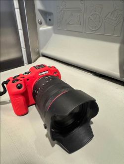 Canon R8 Camera with RF 24-105mm f/4 Lens
