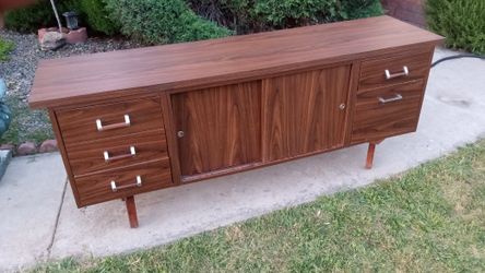 Cabinet Sliding Doors And Middle Drawers On The Sides