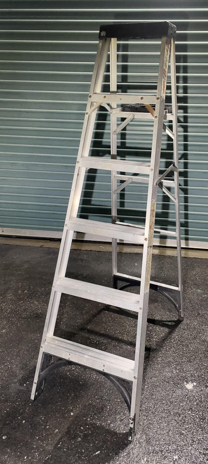 6-foot Gorilla step ladder - household items - by owner