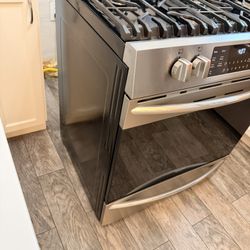 Frigidaire Gallery Gas Stove With Air Fryer 