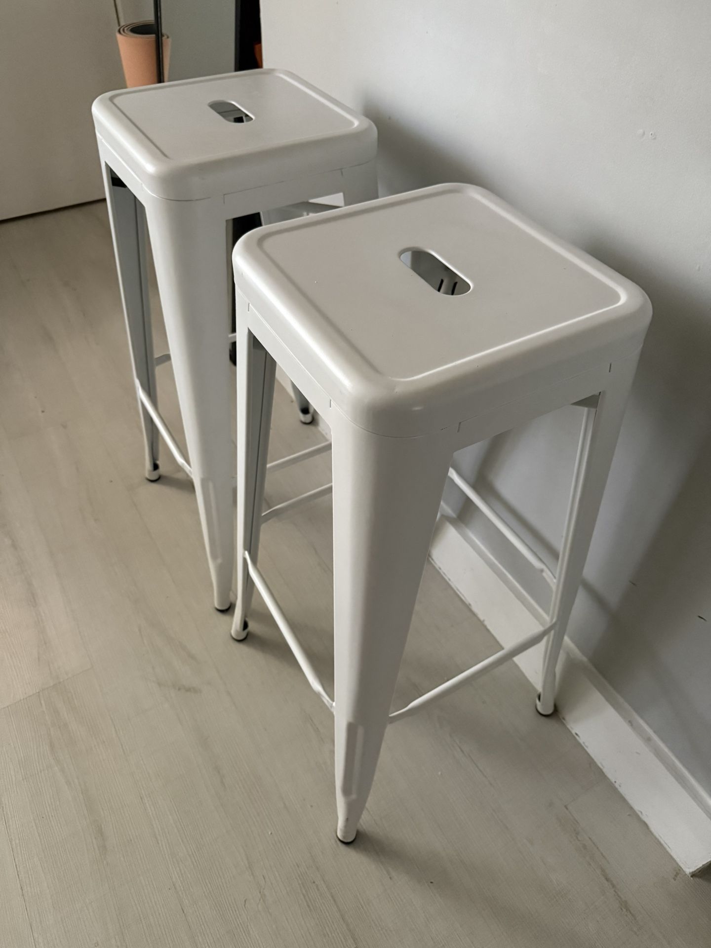 2 Barstools