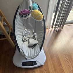 4 Moms Mamaroo Swing 