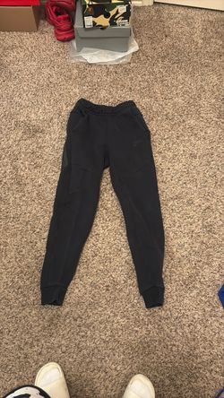Black Nike tech sweats
