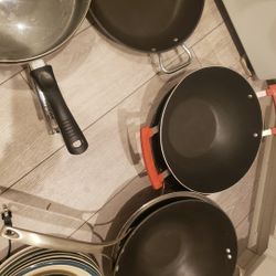 Selling lots of kitchen items, see all  Photos. Moving sale