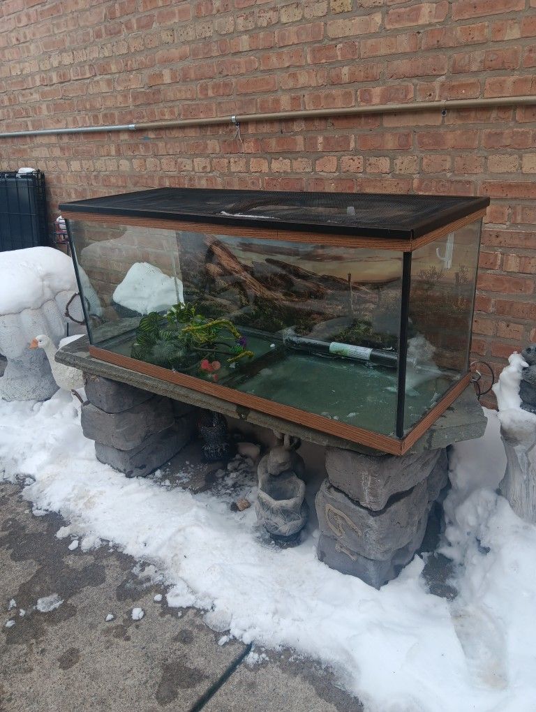 Large Aquarium  Reptile  Tank With Accessories And Lid