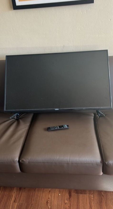 32 Inch Smart TV With Remote