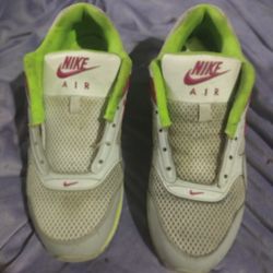 Size 9 Nike Air Max 