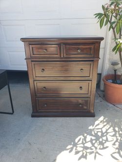 Dresser
