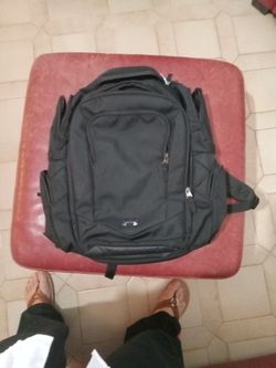 under armor Heavy duty backpack Lots of pockets Like brand new