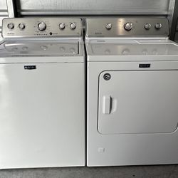 NICE MAYTAG WASHER AND GAS DRYER SET 
