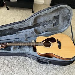 Yamaha FG700S Acoustic Guitar (with Wolfpak case)
