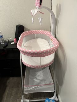 Minnie Mouse bassinet