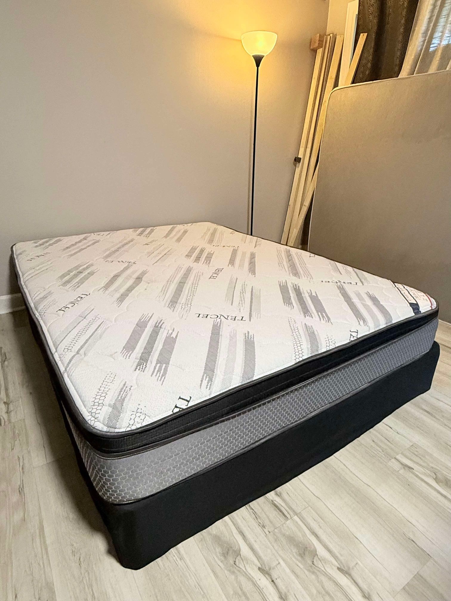 Queen Size Bed 🛏️