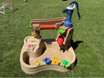 Step 2 Pump & Splash Discovery Pond Water Table
