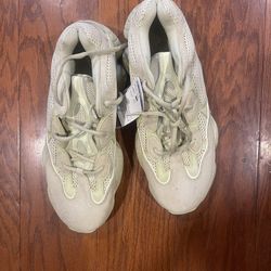 Men’s Adidas Yeezy 500. M 10.5