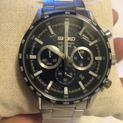 New in Box Men’s Seiko Essentials Collection Chronograph. 