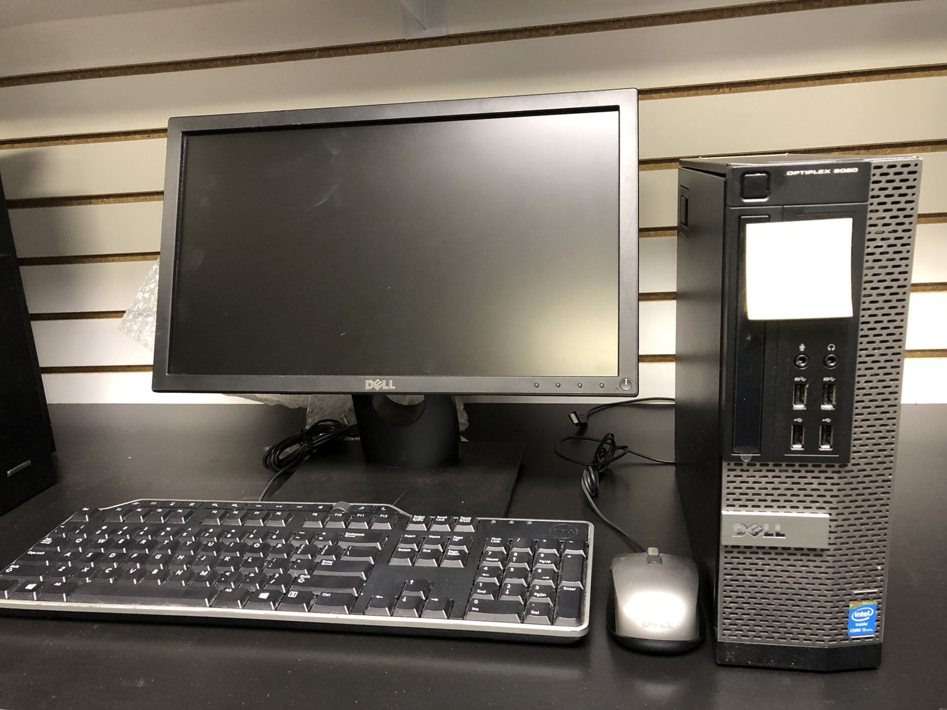 Dell Computer and 19” monitor intel i5,8GB Win 10 Pro
