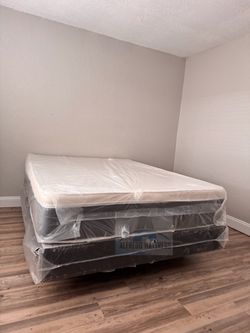 Queen mattress pillow top set with box spring (2pc - new)