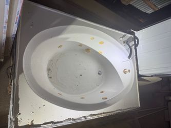 White Oval Whirlpool Jetted Bathtub