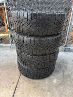 Set of 4 275/65/18 Goodyear