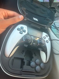 Selling because I don’t have a ps5 anymore. Everything works in perfect condition and was barely used.