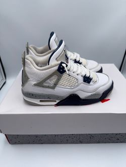 Air Jordan 4 Retro Midnight Navy GS Size 4Y / Women’s 5.5 White Navy Used