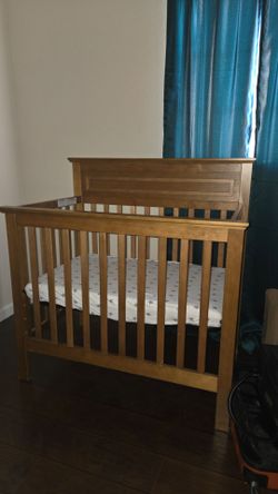 Baby crib ***Moving out of State ** PICKUP ONLY