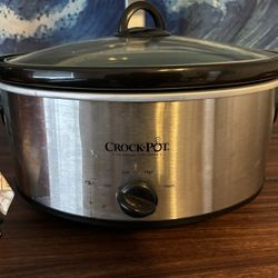 7 Quart Crock Pot - Never Used $10