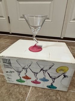 NIB Libbey Vibe Twist Martini Glasses Set