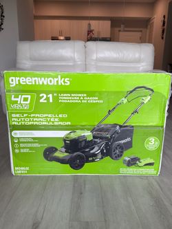 Greenworks Lawn Mower New in box 40 Volt 21 inch Honda Evo