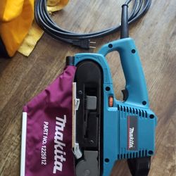 never used brand new Makita 8.8 Amp variable-speed 3 in × 21 in belt sander, Model 9903