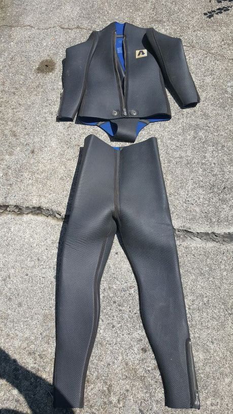 Wet suit