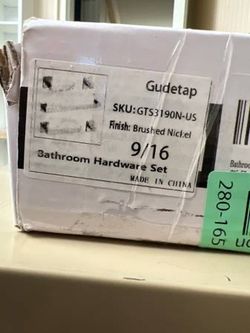 Bathroom Hardware/Towel Bars