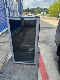 Wine refrigerator