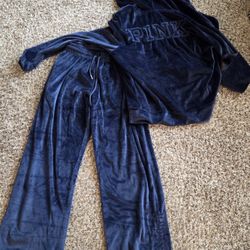 PINK Victoria's Secret tracksuit
Velvet Navy blue! Size Small 💙
Like new condition!