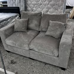 Loveseat Nuevo 