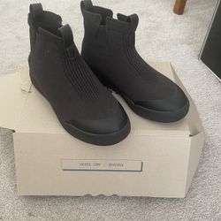 Vessi Weekend Chelsea Sneaker - Youth Size 3 