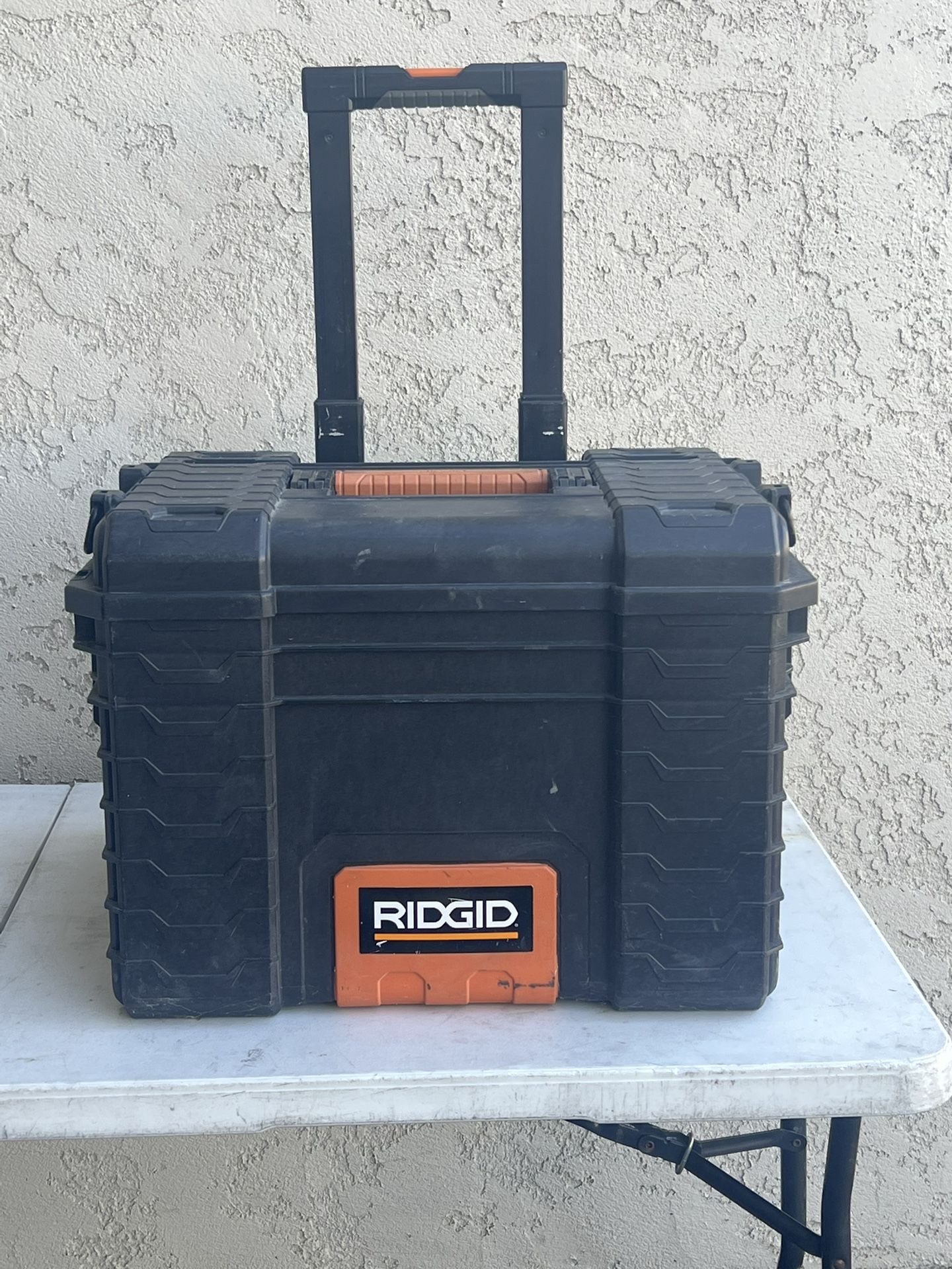 Rigid rolling toolbox In good condition