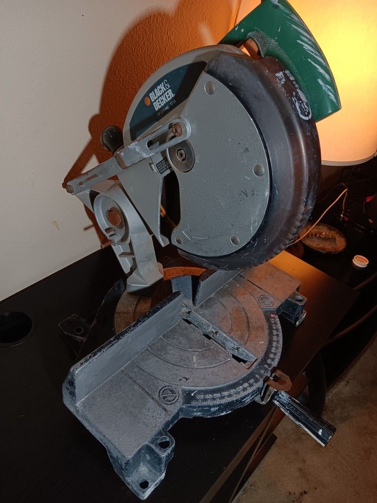 Black & Decker 10in. Middor Saw