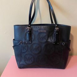  Bolsa Michael Kors Seminueva Color Negro 50