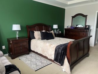 MUST GO!!! 🍒CHERRY SLAY BED SET W/ CHEST, NIGHTSTANDS & VANITY