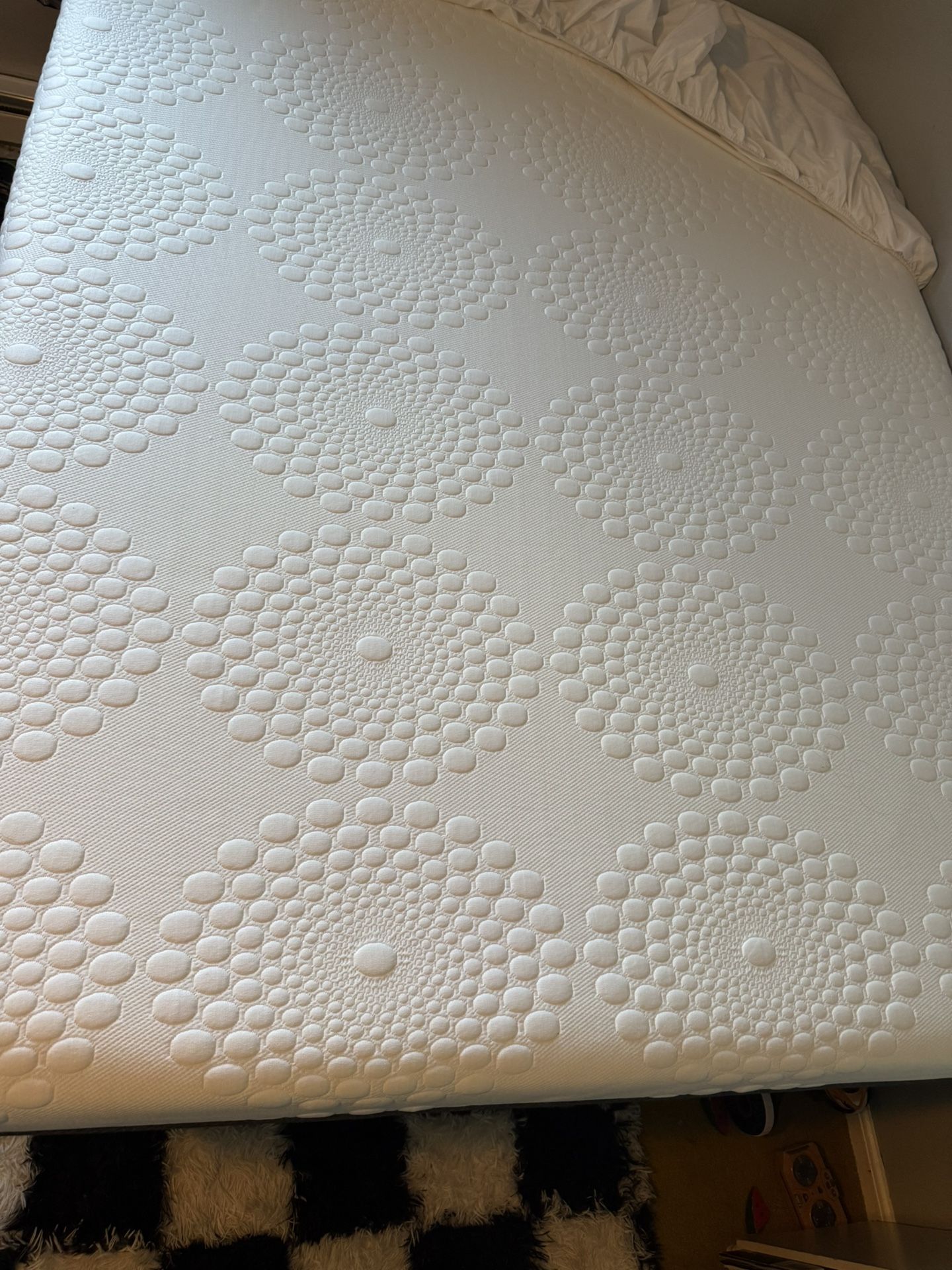 Full size bed