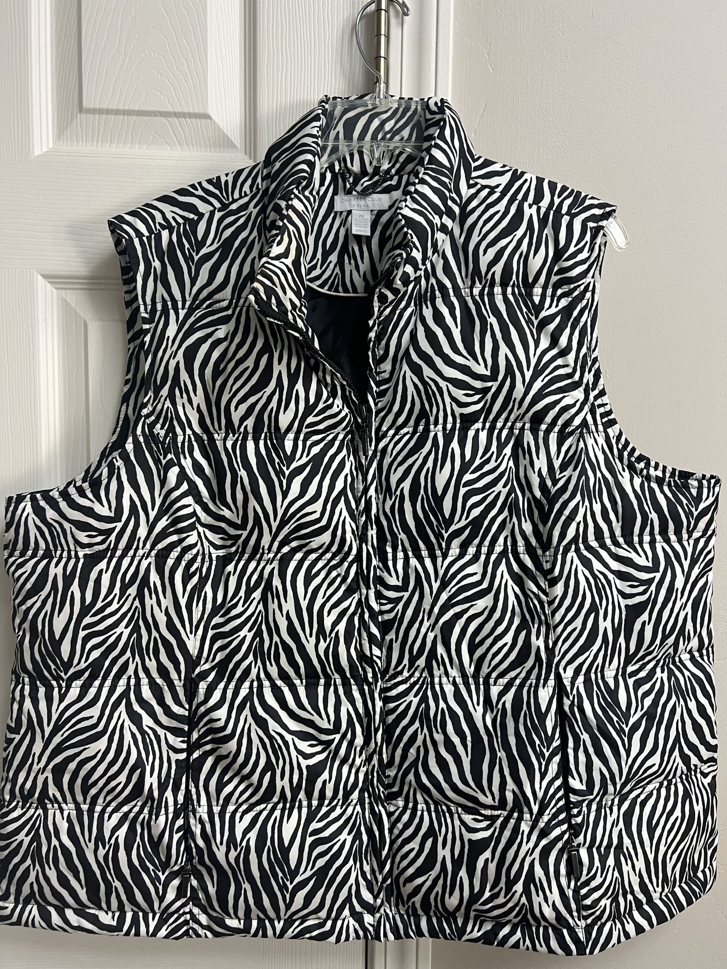 Gently used woman’s 2X zebra zipper vest. $5