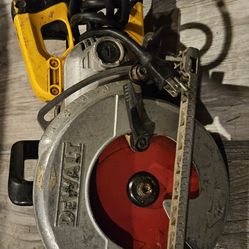 DEWALT 7-1/4 INCH WORM DRIVE CIRCULAR SAW